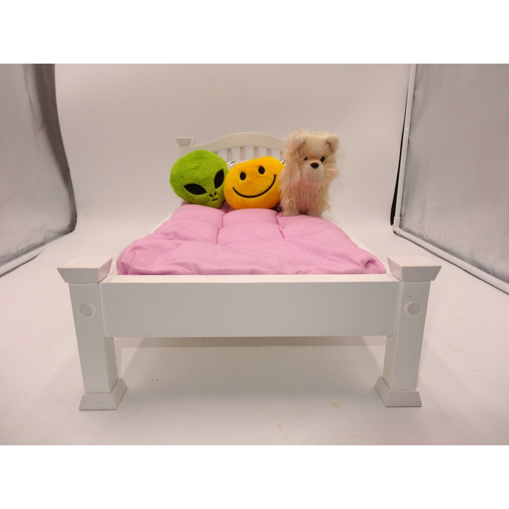 American Girl Nicki's Bed & Animal-Print Bedding Set Isabel redecorates